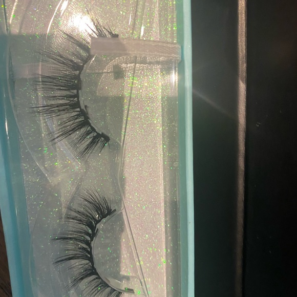 Moxie Magnetic Lashes - Picture 4 of 5